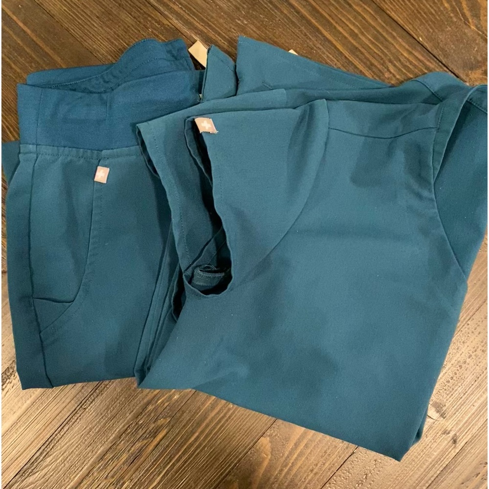 Teal FIGS Scrub Set, Size Small